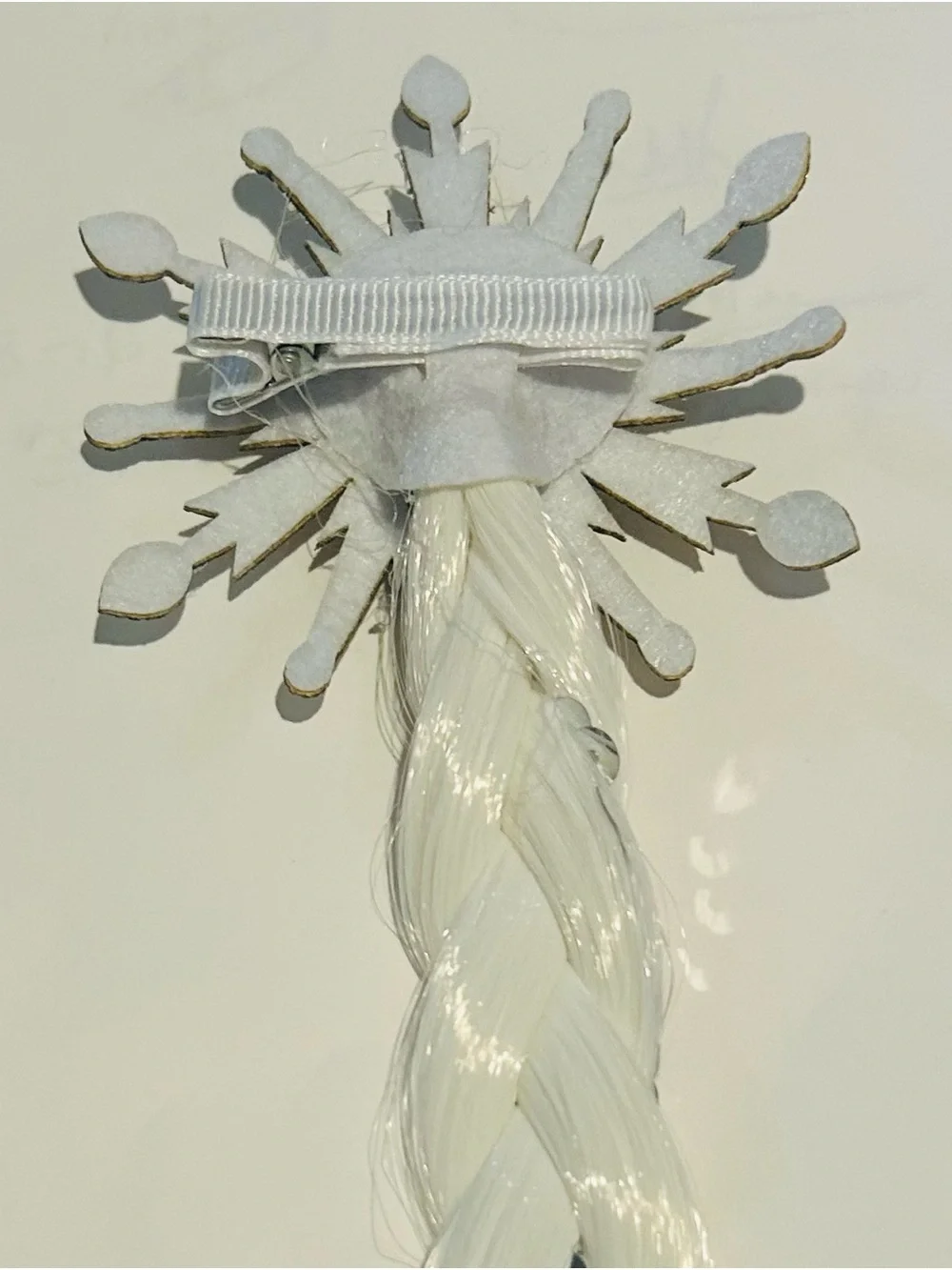 New Disney Frozen 11 Salon Bow with Faux Hair White Braid with Glitter Elsa